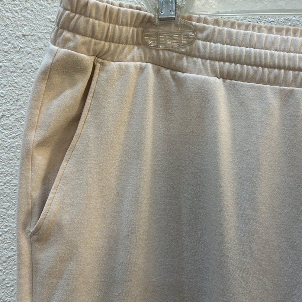 Vuori Joggers Size Large - Picture 5 of 16